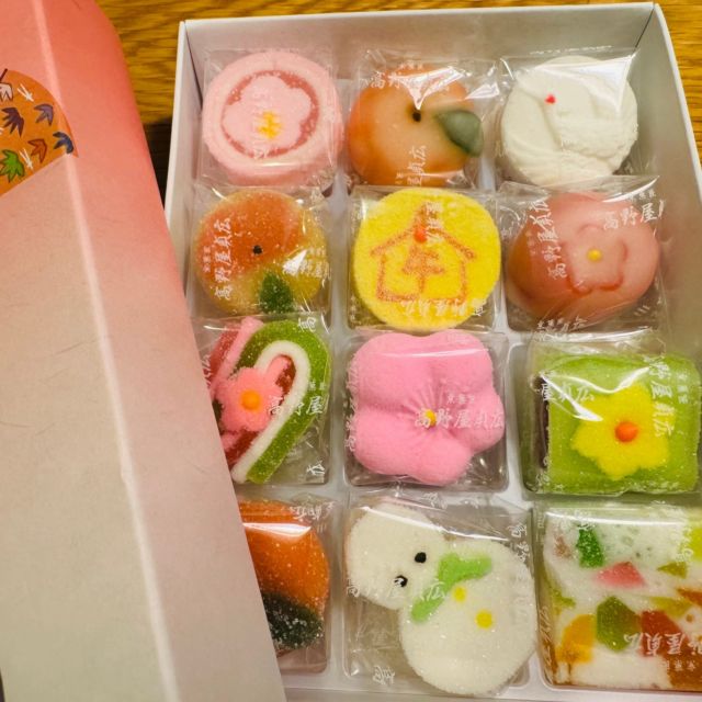 お正月のお土産をいただきました。
初めてのお見合い後のカフェ面談で、京都の銘菓。

こういう何気ないやりとりに触れると、
結婚相談所を続けてきて良かったなと感じます。

今日は新前橋のタリーズにて☕️
どうか、お返事が交際希望でありますように。

#結婚相談所
#婚活
#お見合い後
#カフェ面談
#高崎婚活
#群馬婚活
#新前橋
#タリーズ
#ご縁を大切に
#交際希望